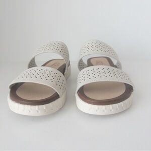 NIB Mia Amore Scotia Amore Sandals